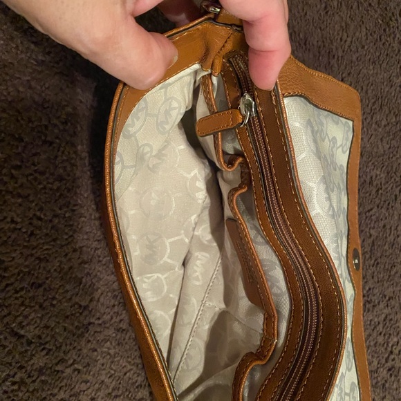 Micheal Kors Purse - Picture 5 of 5